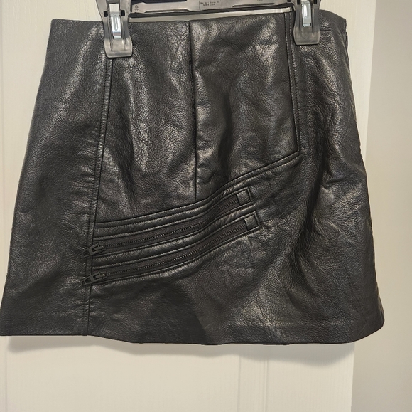 BLANKNYC LEATHER MINI SKIRT - Picture 2 of 4